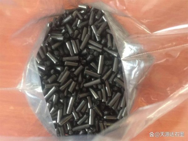 按天十倍配资平台 光伏用石墨