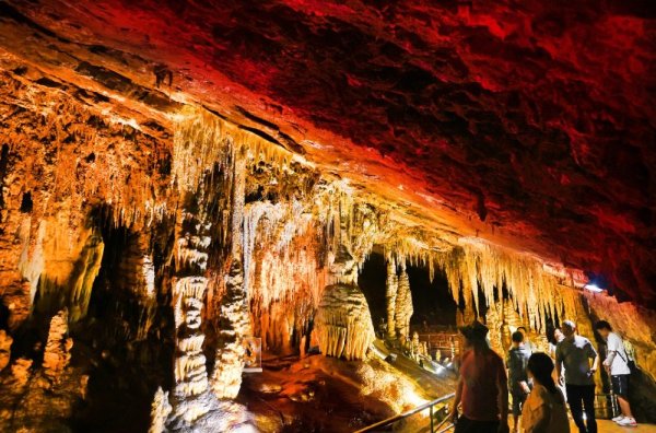 地方配资网 图片新闻｜丰都：清凉雪玉洞 暑期旅游人气旺